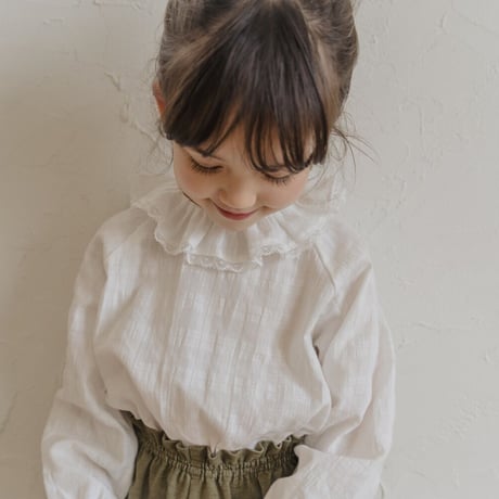Frill collar blouse / white lace