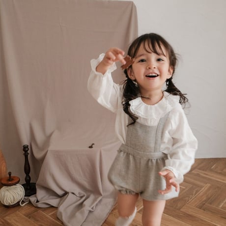 Frill collar blouse / white lace