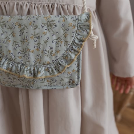 Square frill pochette / blue flower