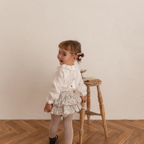 Frill bloomer / cream flower