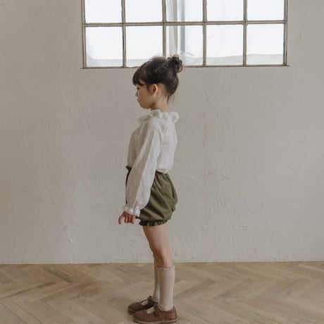 Frill collar blouse / white lace