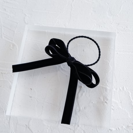 Double velvet ribbon tie