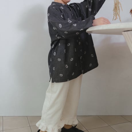 Stand over shirt / indigo denim flower