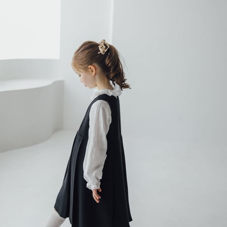 Frill collar blouse / white lace