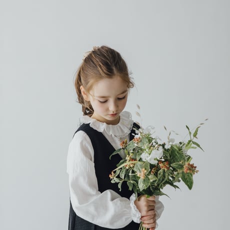 Frill collar blouse / white lace