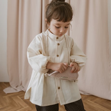 Stand over shirt / milk