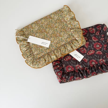 Square frill pouch