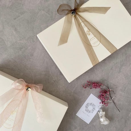 Gift box wrapping