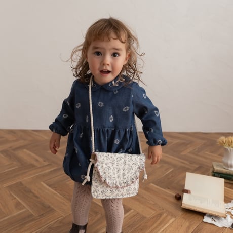 Square frill pochette / cream flower