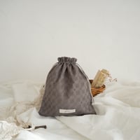 Drawstring bag / cocoa lace