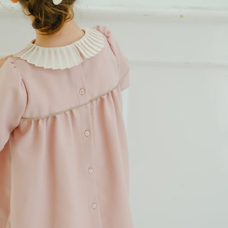 Petal / strawberry cream