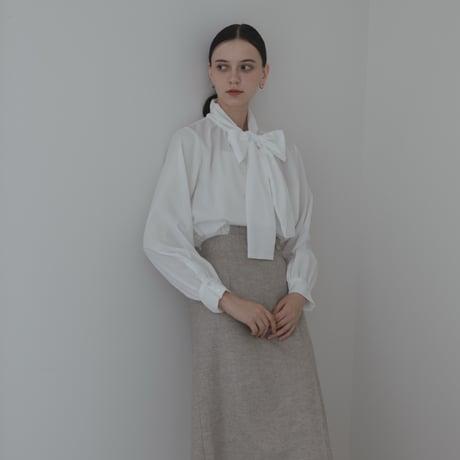 ladies Bow tie blouse / white