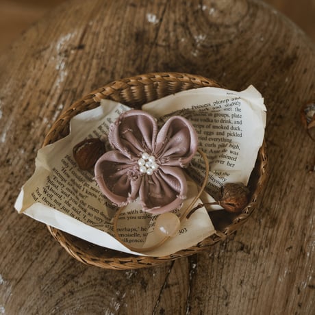 Flower tie / dusty pink flower
