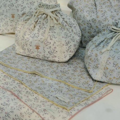 Drawstring bag / blue flower