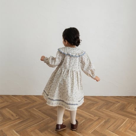 White snow dress / cream flower