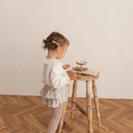 Frill bloomer / cream flower