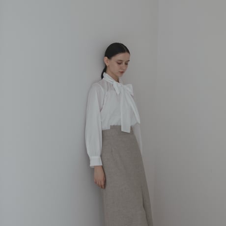 ladies Bow tie blouse / white