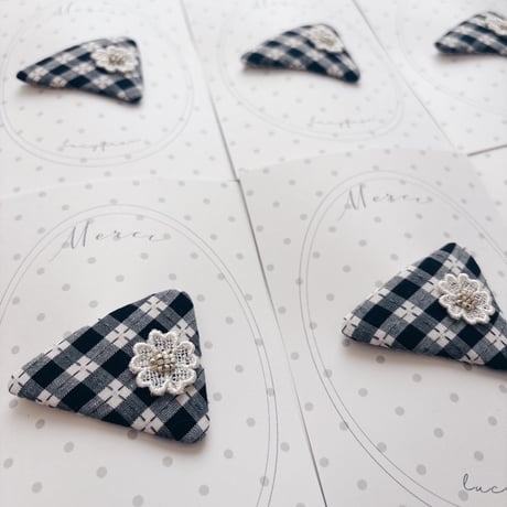 Triangle pin / Letter check - Shadow