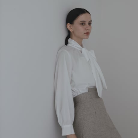 ladies Bow tie blouse / white