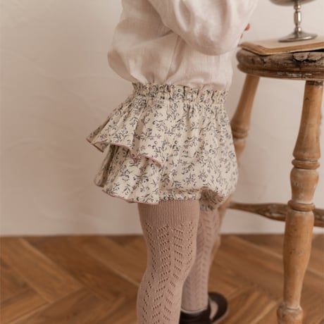 Frill bloomer / cream flower