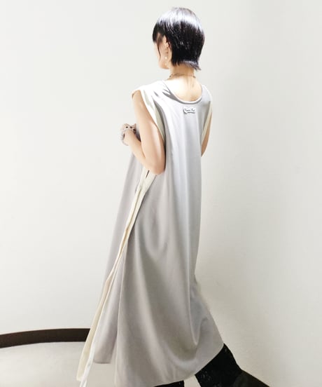 Side tape Sleeveless One-piece
