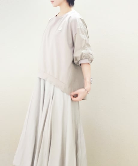 Gathered-sleeve Curved-hem Tops