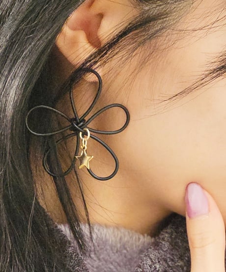 フラワーピアス