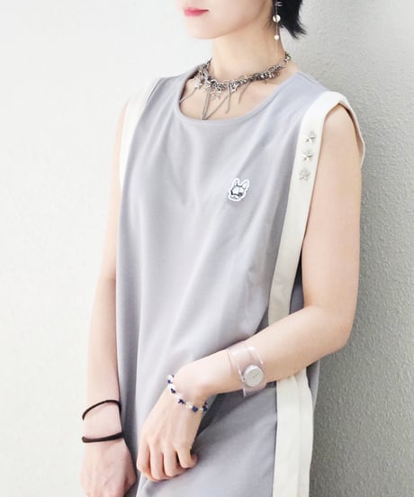 Side tape Sleeveless One-piece