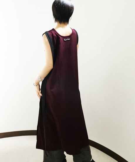 Side tape Sleeveless One-piece