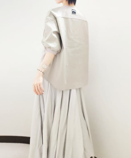 Gathered-sleeve Curved-hem Tops