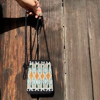beads shoulder porch