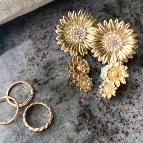 ガーベラピアス、イヤリング
