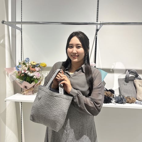 リボンブローチ付きトートバッグ