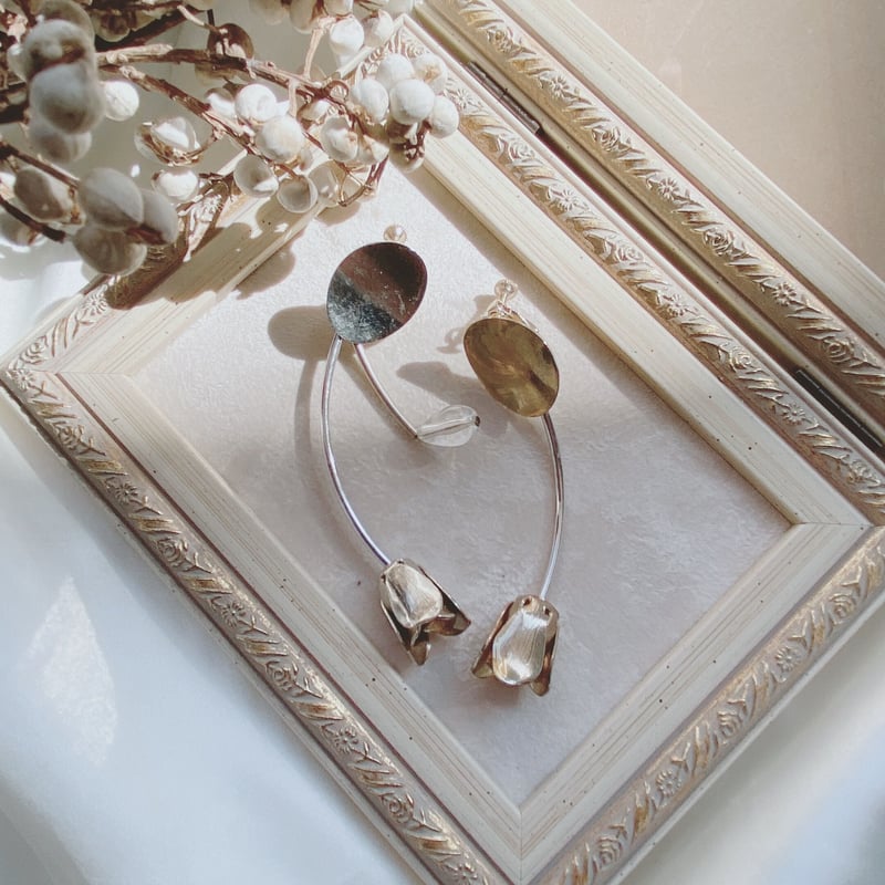 アシンメトリーチューリップピアス、イヤリング | felice