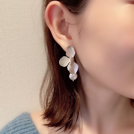 マットフラワーピアス、イヤリング