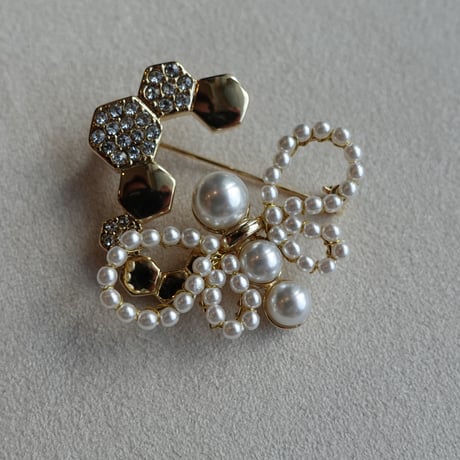 Honey Bee brooch