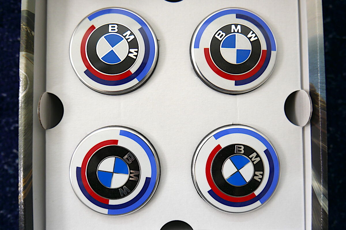 M*ん様  純正 M 50周年 エンブレム & ホイールキャップ セット BMW M GmbH 50周年記念 ホイールセンターキャップ 4pcs セット | Wrigh