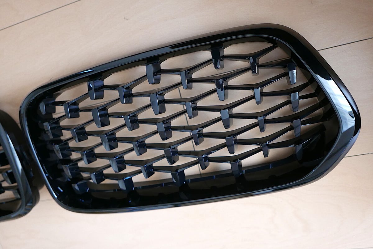 BMW純正 F39 X2 EDITION M MESHモデル用ハイグロスブラック メッシュ