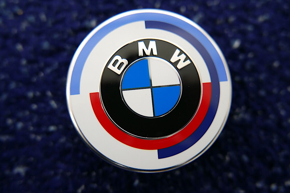 BMW M GmbH 50周年記念 ホイールセンターキャップ 1pc | Wright Com