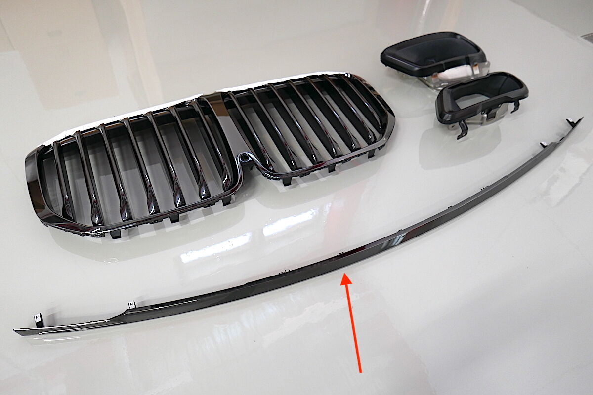 BMW 純正部品 G07 X7シリーズ 用 テールゲートリッドブラック