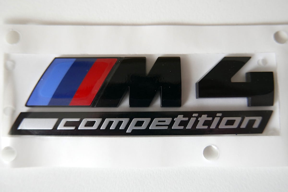 BMW純正部品 G82 M4 COMPETITION リアモデルレター エンブレム
