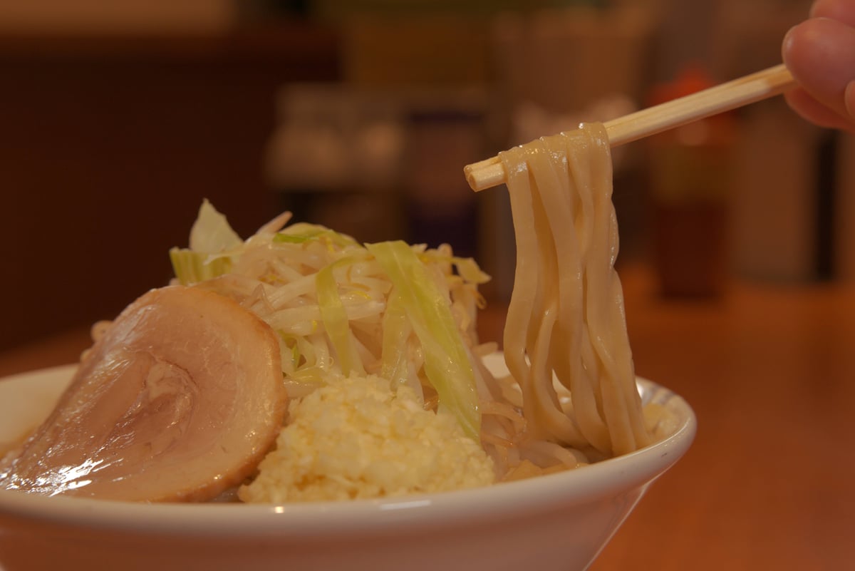 冷凍便】豚らーめん 2食入り | ヌードルツアーズ 〜全国の人気の