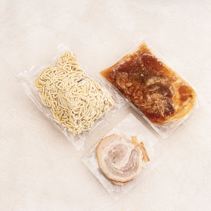 コラボ商品】超ごってり麺 ごっつ 背脂しょうゆらーめん(麺増量中
