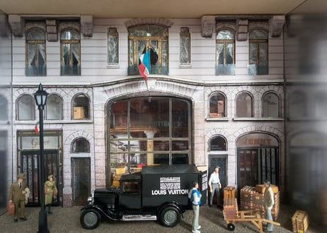 ガレット製作ペーパー・アートフレーム　「1914年　ルイ・ヴィトン　シャンゼリゼ通り店」１≒４８スケール