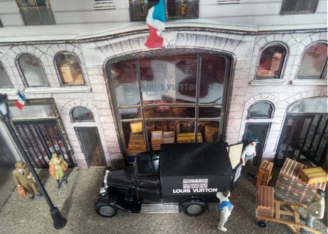 ガレット製作ペーパー・アートフレーム　「1914年　ルイ・ヴィトン　シャンゼリゼ通り店」１≒４８スケール