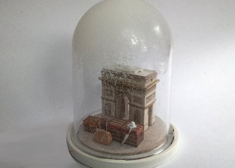 ガレット製作　ペーパー ミニチュア 雪のエトワール　20世紀初頭のパリ　と　ペーパー ミニチュア L.V トランク　灯付き　ガラス・ドーム入り