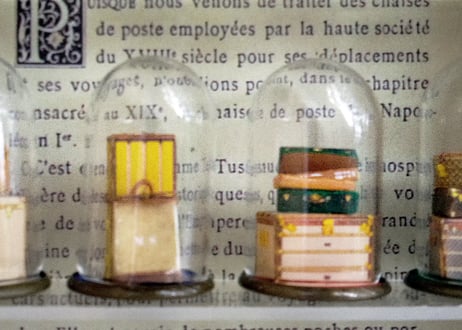ガレット製作ペーパー・クラフトの 1894 年、L.Vuitton 「旅の本」、S≒1：48 トランクと灯りとガラス・ドーム