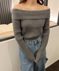オフショルダーリブニット