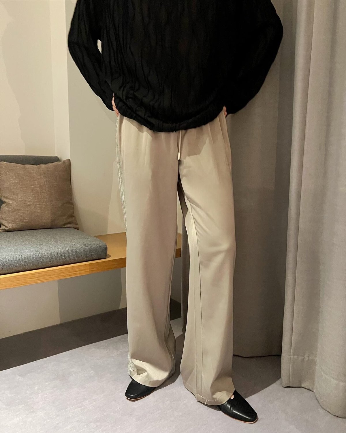 blate 上質美ラインとろみサテンパンツ　エクリュ blate 上質美ラインとろみサテンパンツ エクリュ 上質美ライン