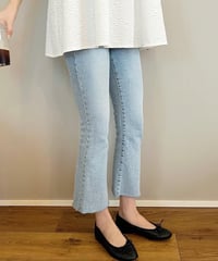 バックスリットフレアデニムパンツ